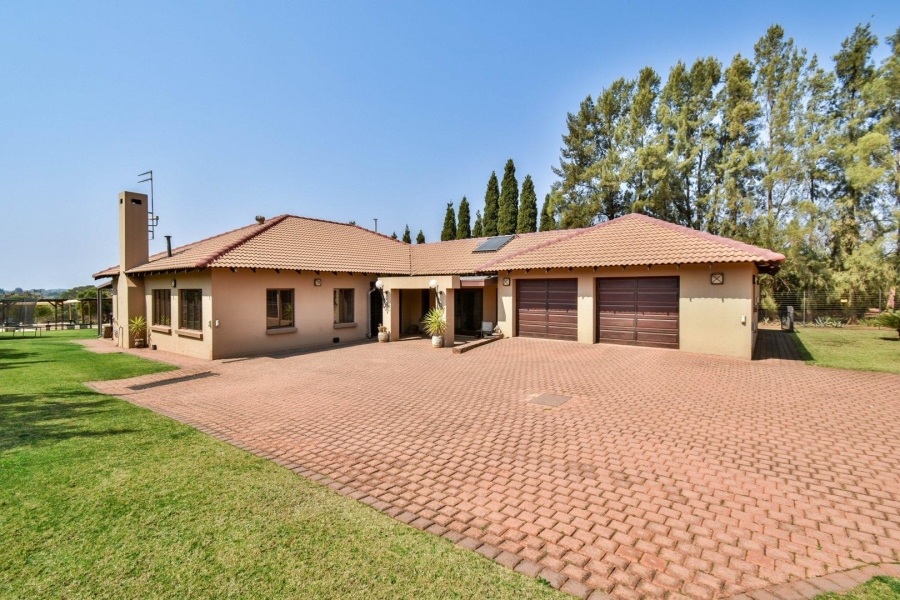 5 Bedroom Property for Sale in Grootfontein Country Estate Gauteng