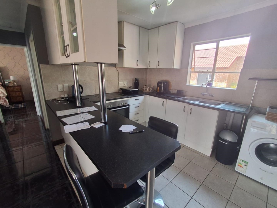 2 Bedroom Property for Sale in Liefde en Vrede Gauteng