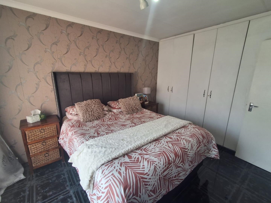 2 Bedroom Property for Sale in Liefde en Vrede Gauteng