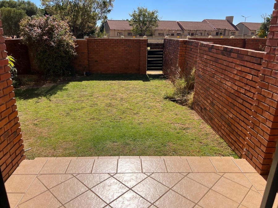 To Let 2 Bedroom Property for Rent in Mooikloof Ridge Gauteng