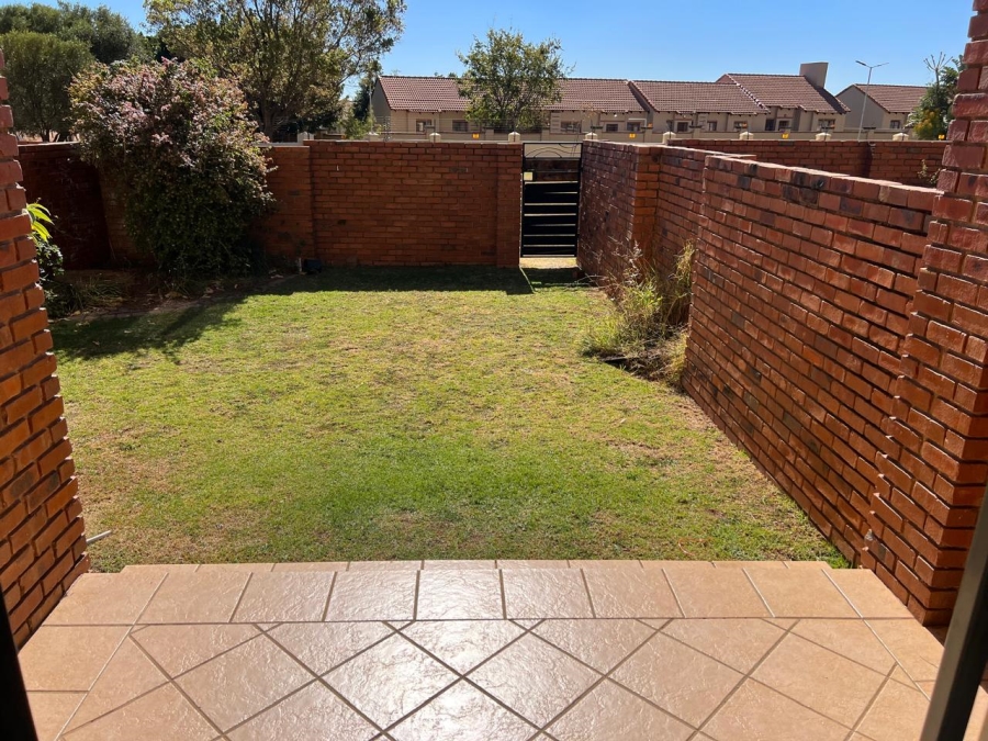 To Let 2 Bedroom Property for Rent in Mooikloof Ridge Gauteng