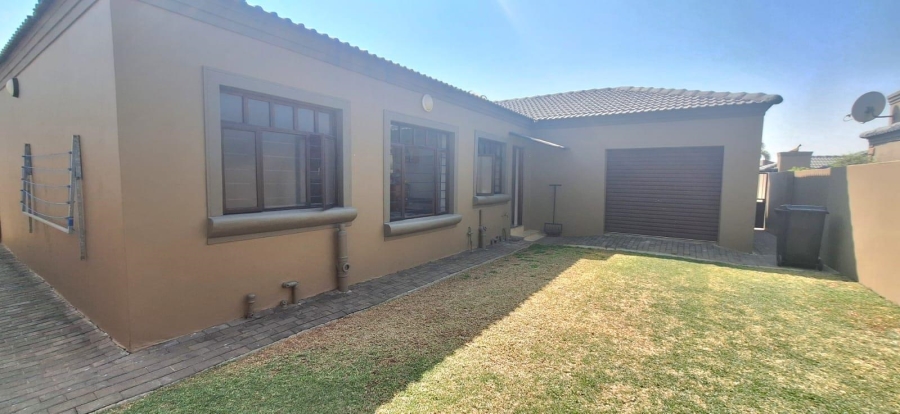 3 Bedroom Property for Sale in Beyerspark Gauteng