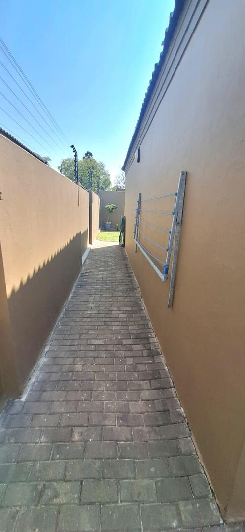 3 Bedroom Property for Sale in Beyerspark Gauteng
