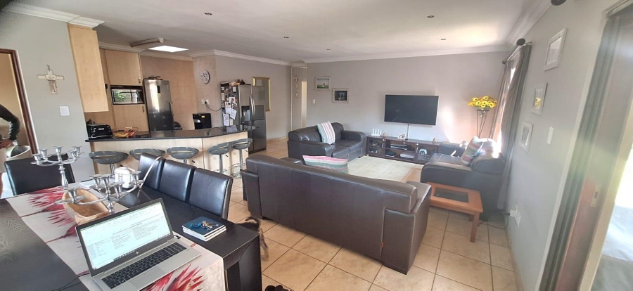 3 Bedroom Property for Sale in Beyerspark Gauteng