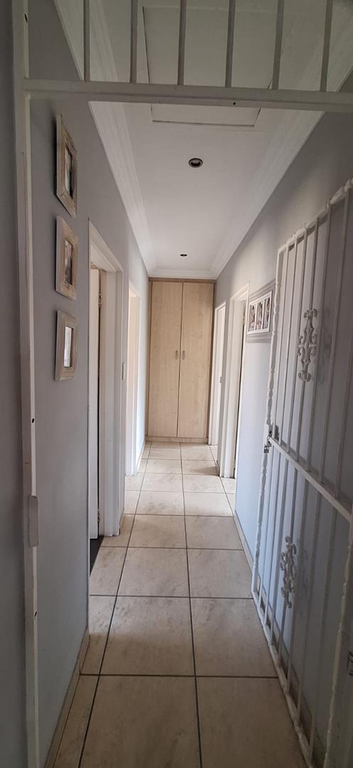 3 Bedroom Property for Sale in Beyerspark Gauteng