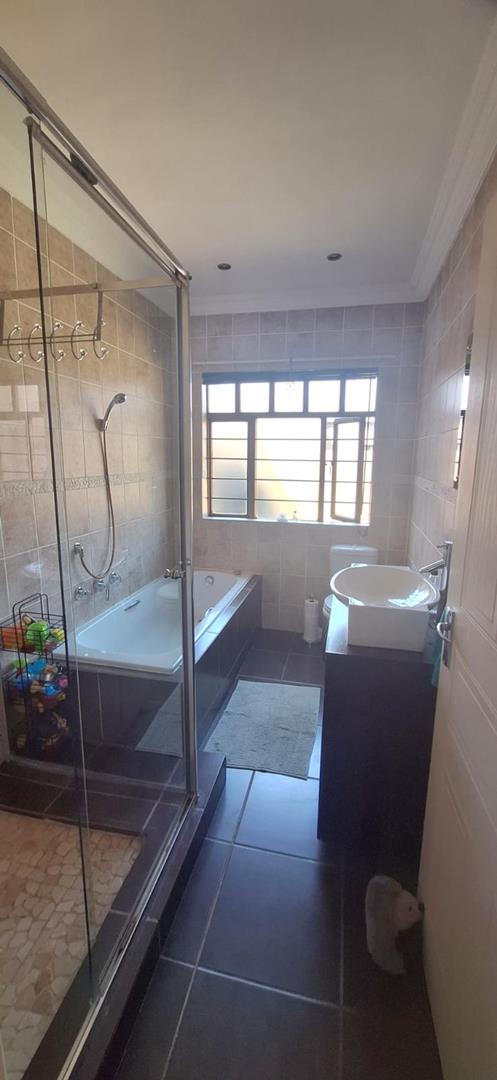 3 Bedroom Property for Sale in Beyerspark Gauteng