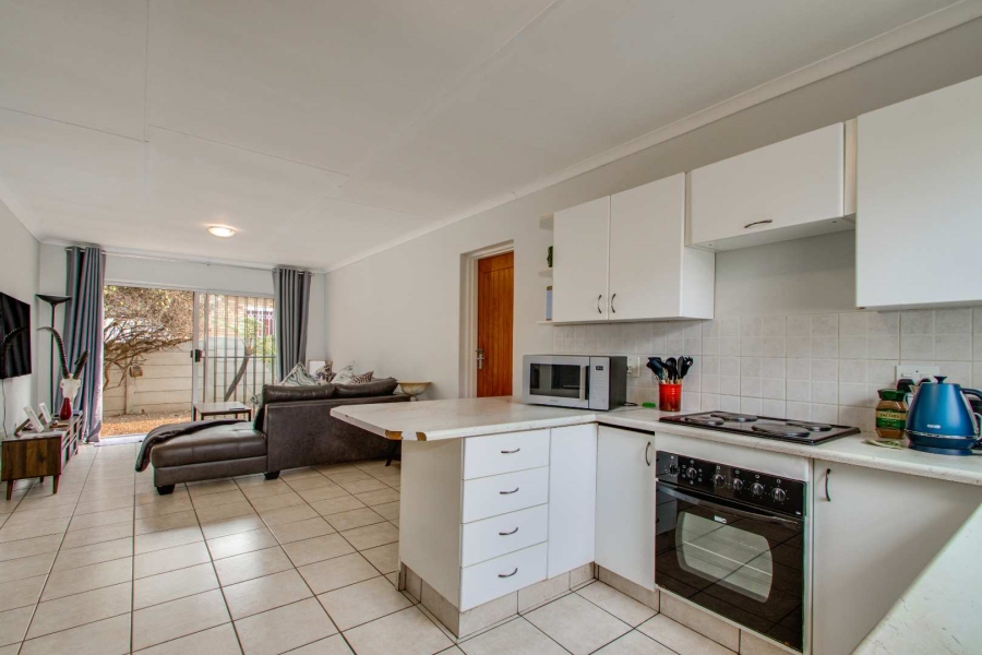 To Let 2 Bedroom Property for Rent in Wilgeheuwel Gauteng