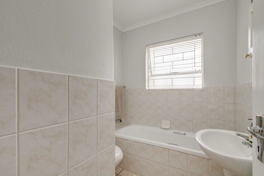 To Let 2 Bedroom Property for Rent in Wilgeheuwel Gauteng