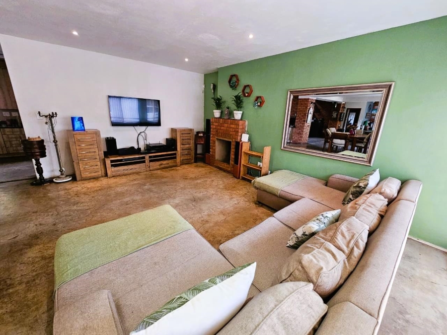 To Let 4 Bedroom Property for Rent in Rietondale Gauteng