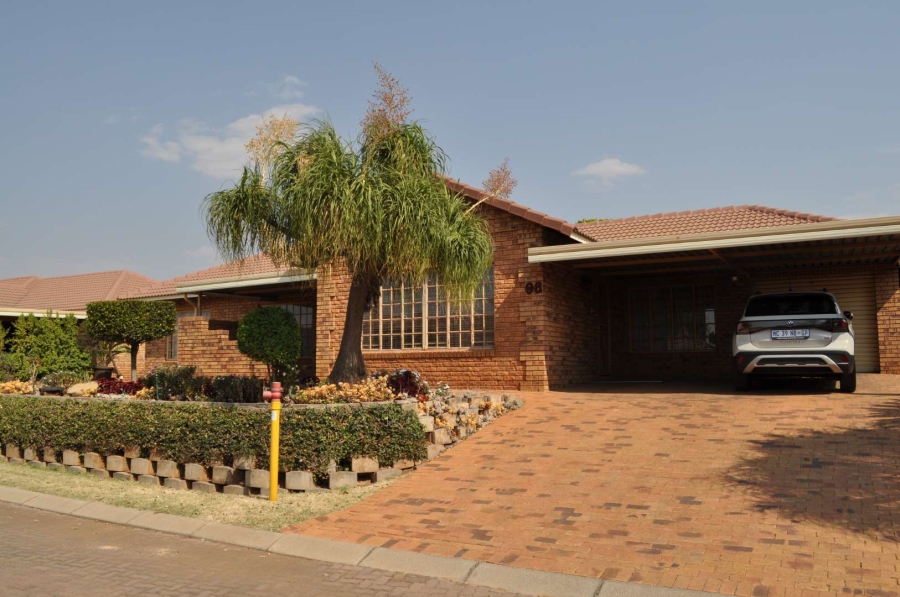 2 Bedroom Property for Sale in Faerie Glen Gauteng