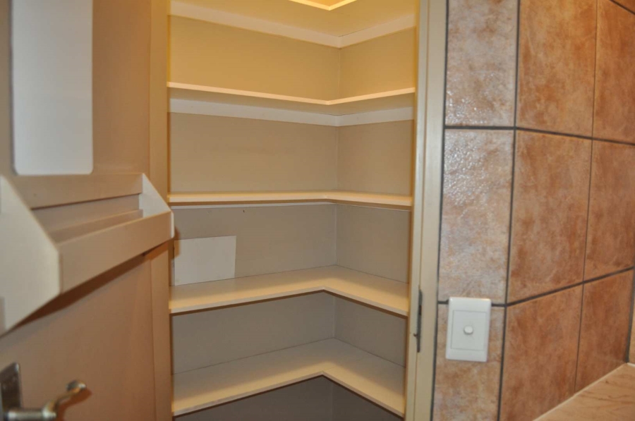2 Bedroom Property for Sale in Faerie Glen Gauteng