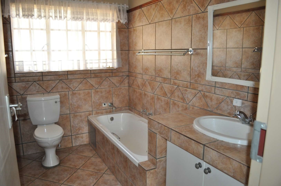 2 Bedroom Property for Sale in Faerie Glen Gauteng