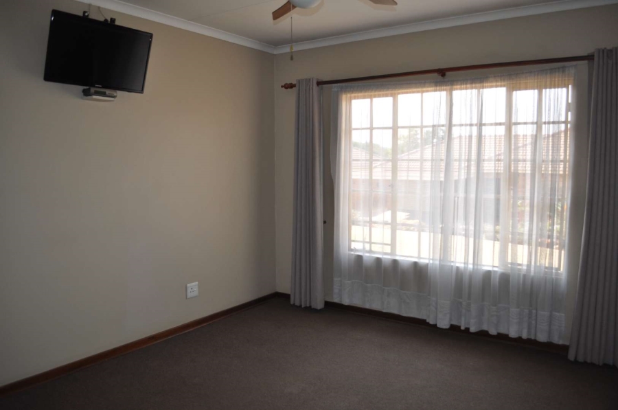2 Bedroom Property for Sale in Faerie Glen Gauteng