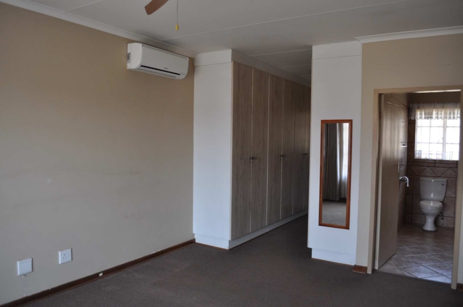 2 Bedroom Property for Sale in Faerie Glen Gauteng