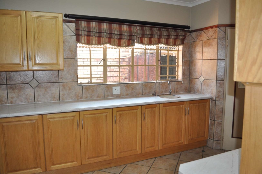 2 Bedroom Property for Sale in Faerie Glen Gauteng