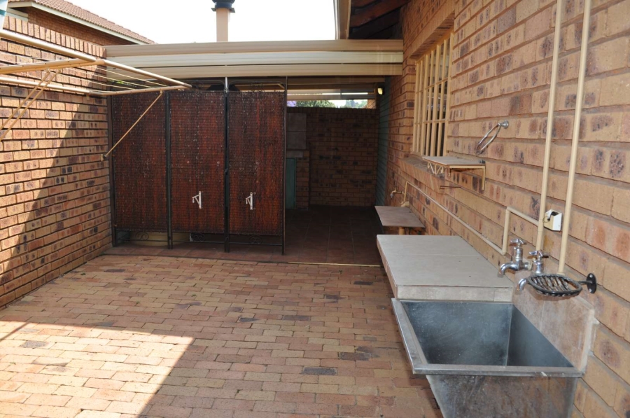 2 Bedroom Property for Sale in Faerie Glen Gauteng