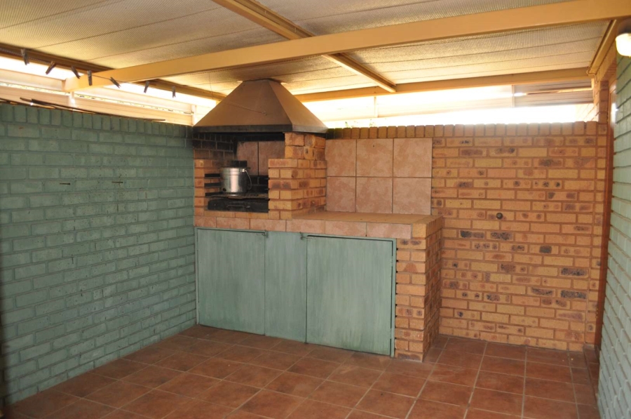 2 Bedroom Property for Sale in Faerie Glen Gauteng