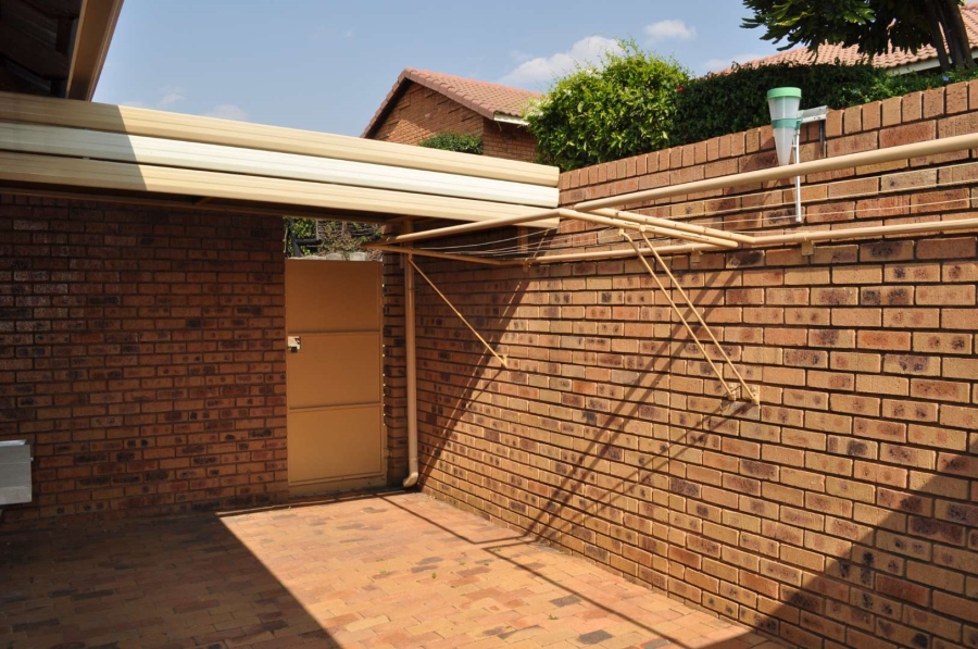 2 Bedroom Property for Sale in Faerie Glen Gauteng