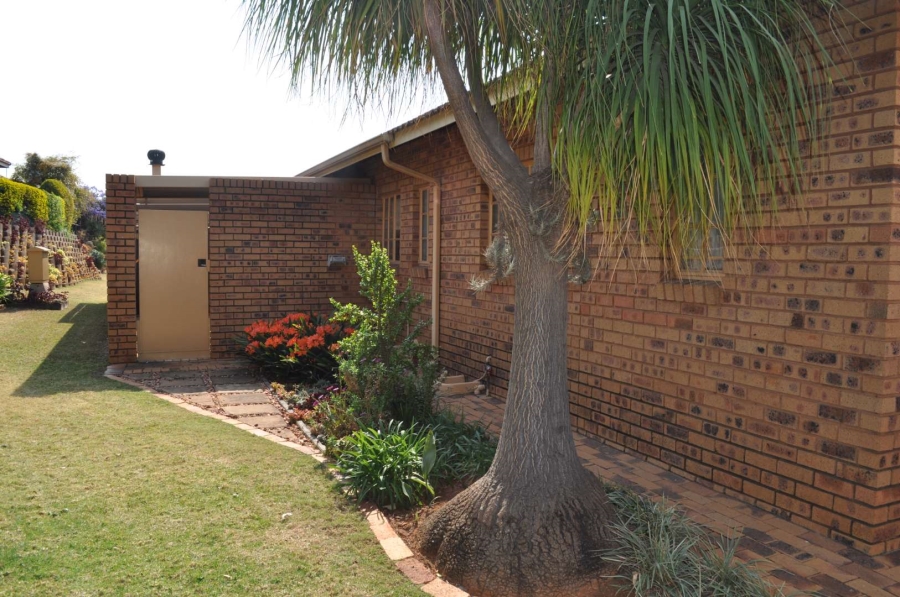 2 Bedroom Property for Sale in Faerie Glen Gauteng