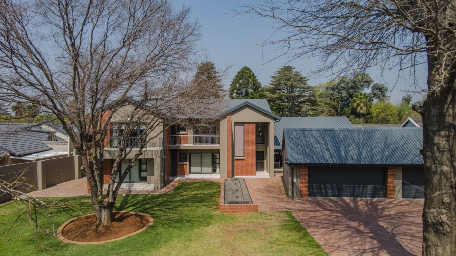 7 Bedroom Property for Sale in Lakefield Gauteng