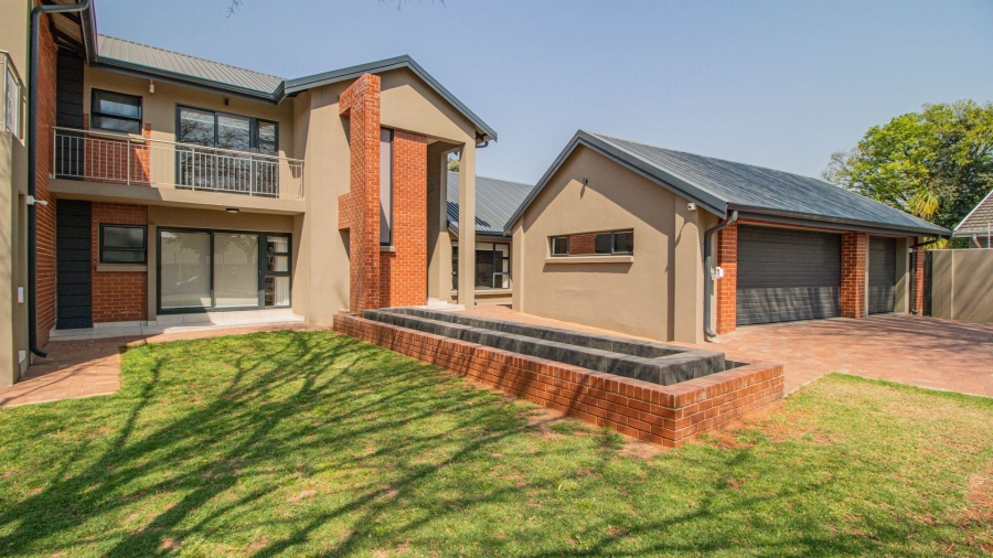 7 Bedroom Property for Sale in Lakefield Gauteng