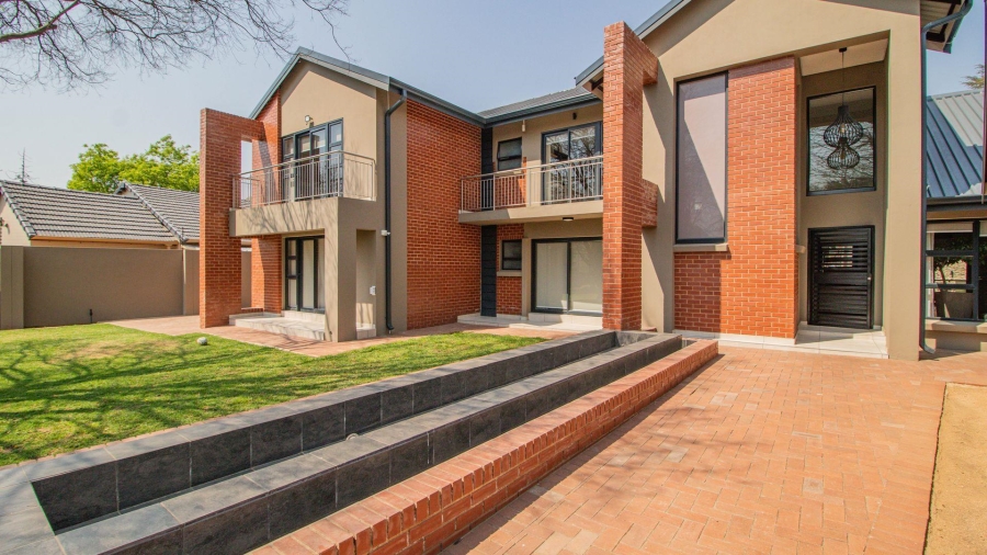 7 Bedroom Property for Sale in Lakefield Gauteng