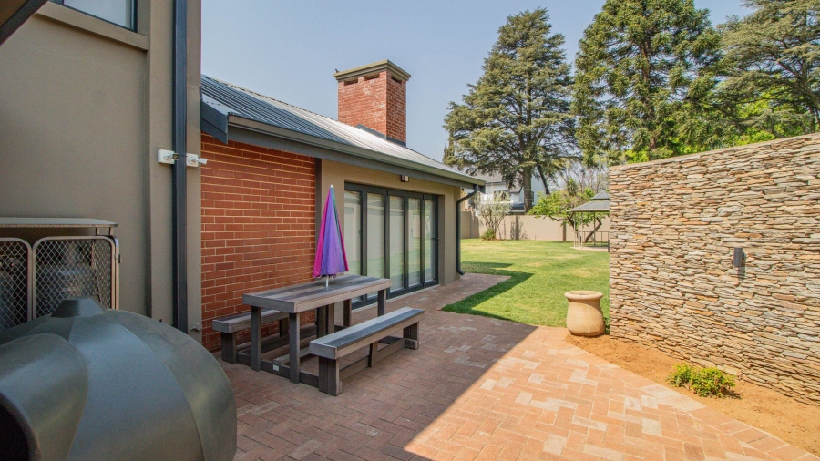 7 Bedroom Property for Sale in Lakefield Gauteng