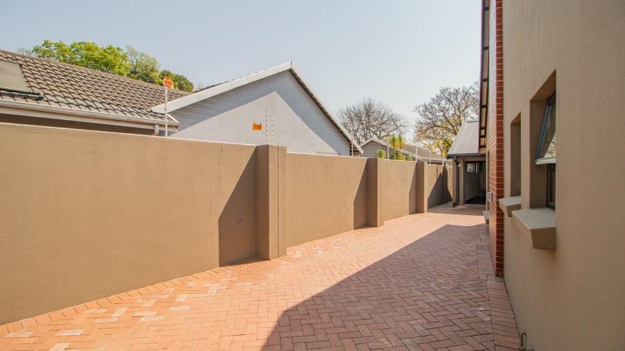 7 Bedroom Property for Sale in Lakefield Gauteng