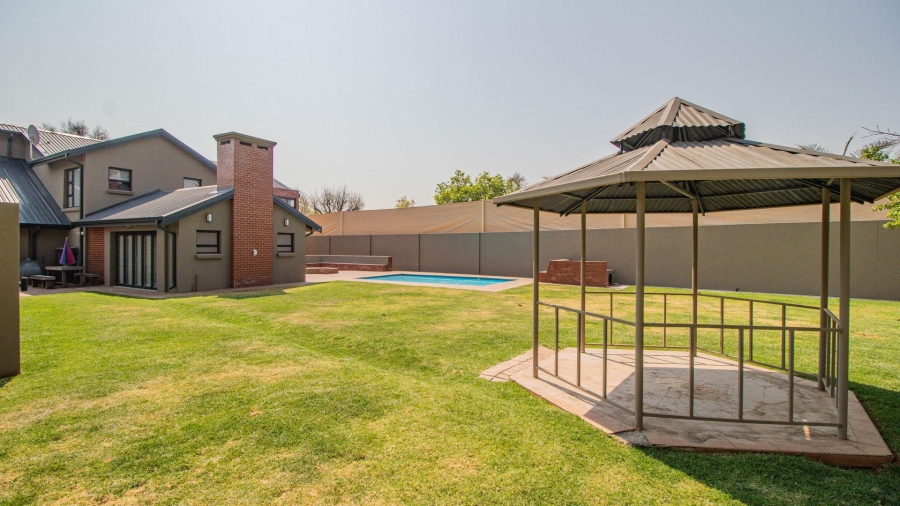 7 Bedroom Property for Sale in Lakefield Gauteng