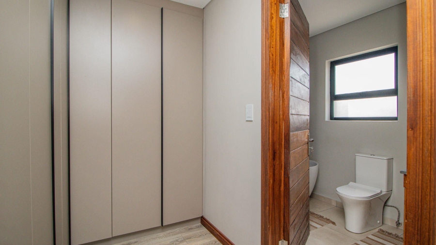 7 Bedroom Property for Sale in Lakefield Gauteng