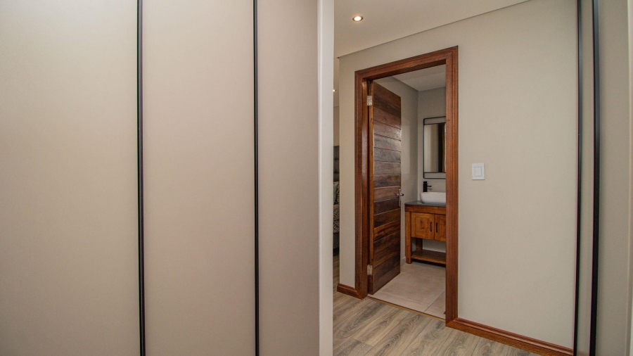 7 Bedroom Property for Sale in Lakefield Gauteng