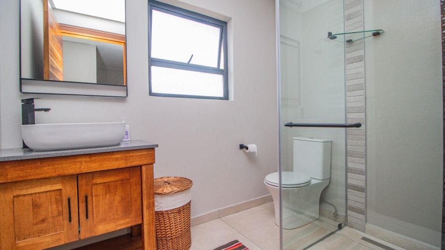 7 Bedroom Property for Sale in Lakefield Gauteng