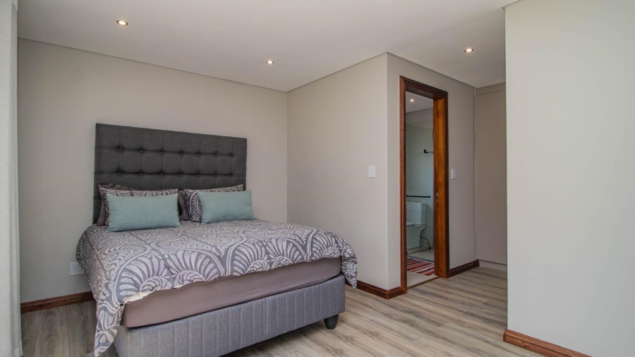 7 Bedroom Property for Sale in Lakefield Gauteng