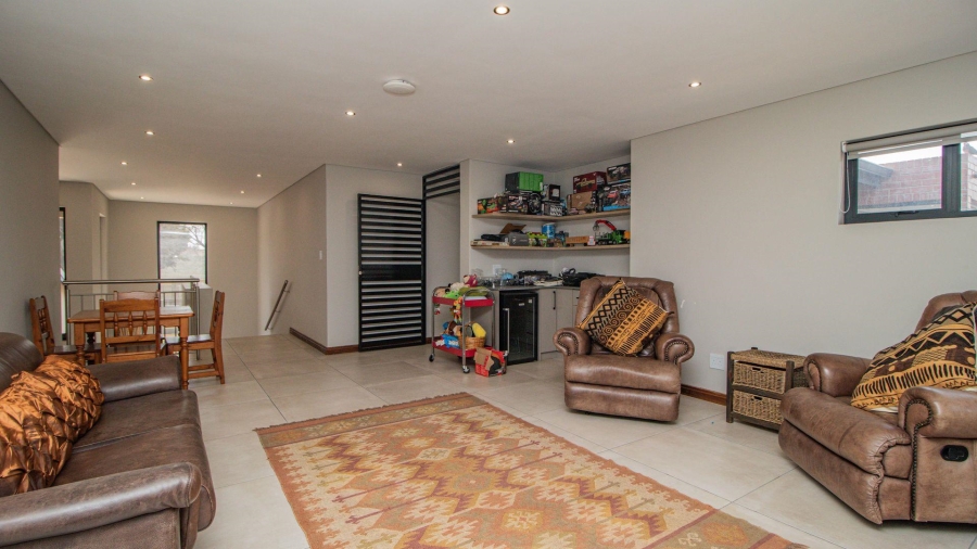 7 Bedroom Property for Sale in Lakefield Gauteng