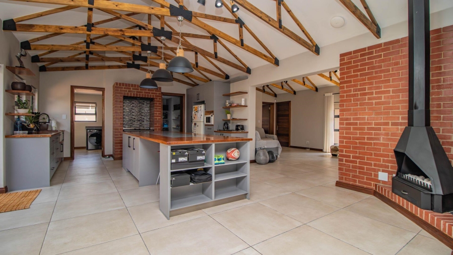 7 Bedroom Property for Sale in Lakefield Gauteng