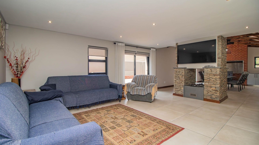 7 Bedroom Property for Sale in Lakefield Gauteng