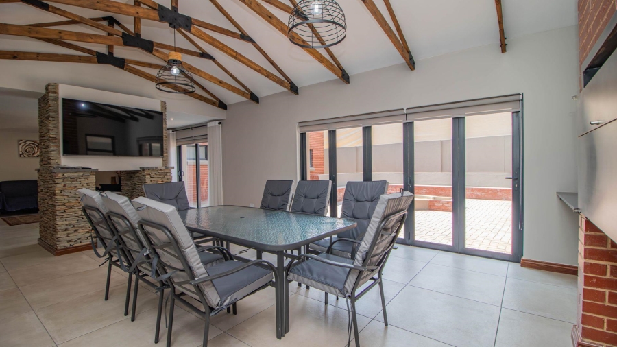 7 Bedroom Property for Sale in Lakefield Gauteng