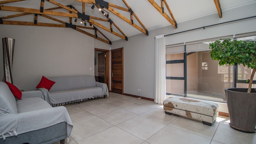 7 Bedroom Property for Sale in Lakefield Gauteng