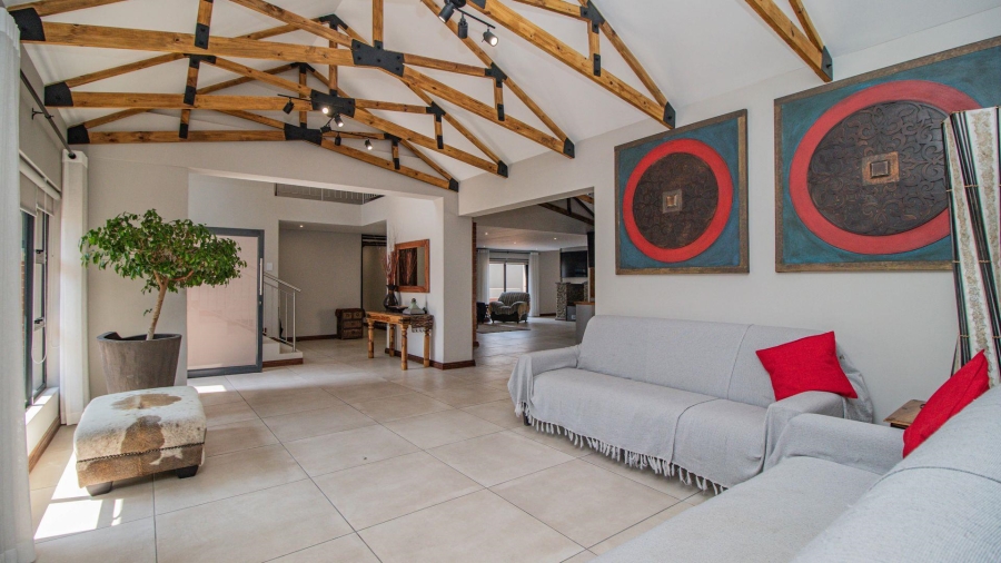 7 Bedroom Property for Sale in Lakefield Gauteng