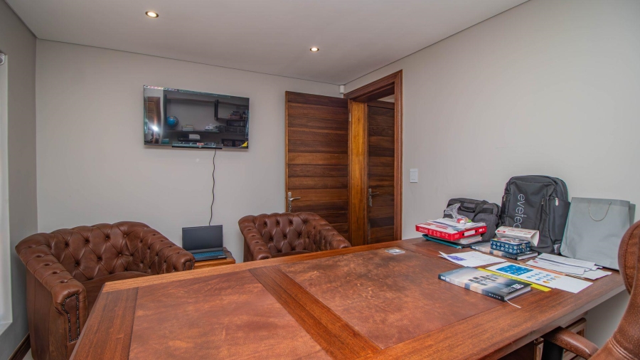 7 Bedroom Property for Sale in Lakefield Gauteng