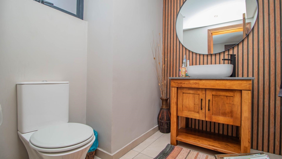7 Bedroom Property for Sale in Lakefield Gauteng