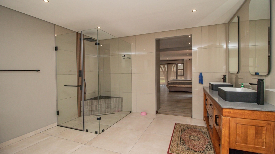 7 Bedroom Property for Sale in Lakefield Gauteng