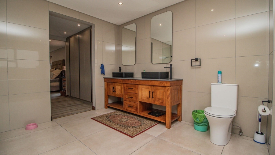 7 Bedroom Property for Sale in Lakefield Gauteng