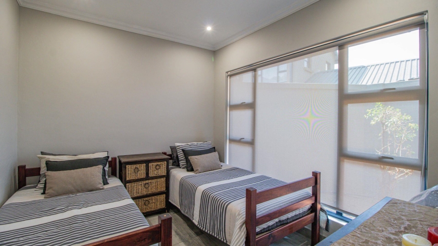7 Bedroom Property for Sale in Lakefield Gauteng