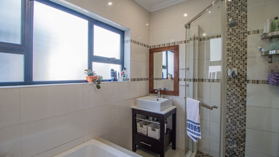 7 Bedroom Property for Sale in Lakefield Gauteng