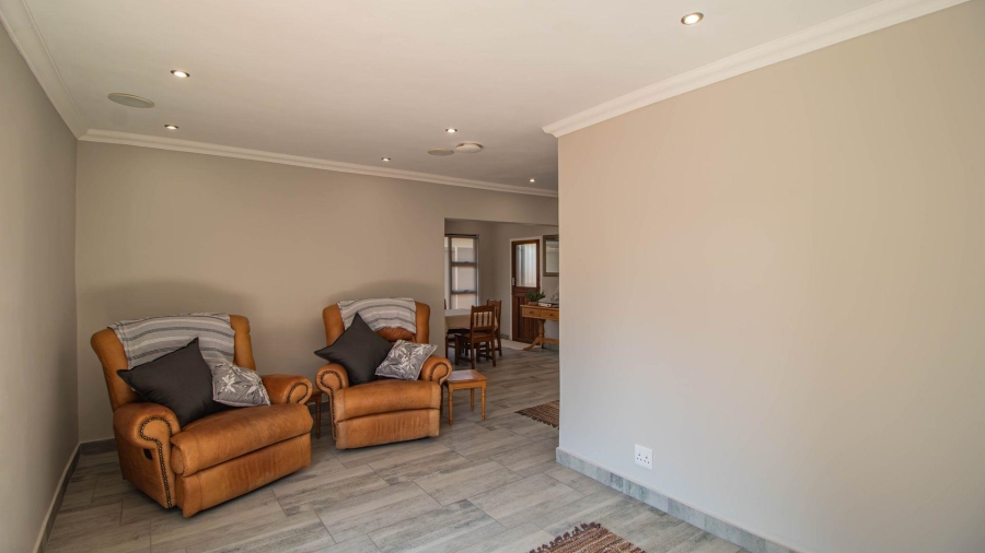7 Bedroom Property for Sale in Lakefield Gauteng