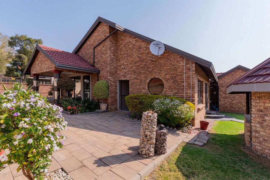 4 Bedroom Property for Sale in Birchleigh North Gauteng