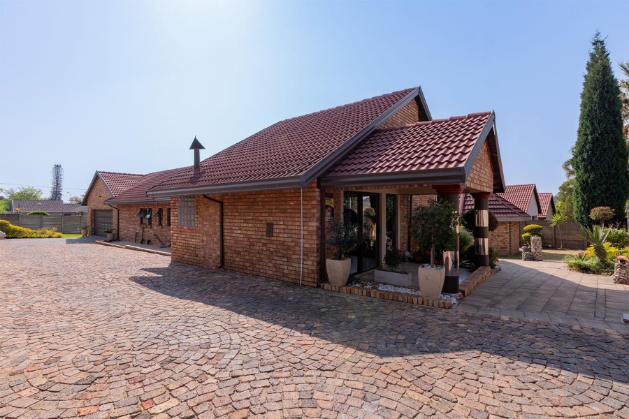 4 Bedroom Property for Sale in Birchleigh North Gauteng