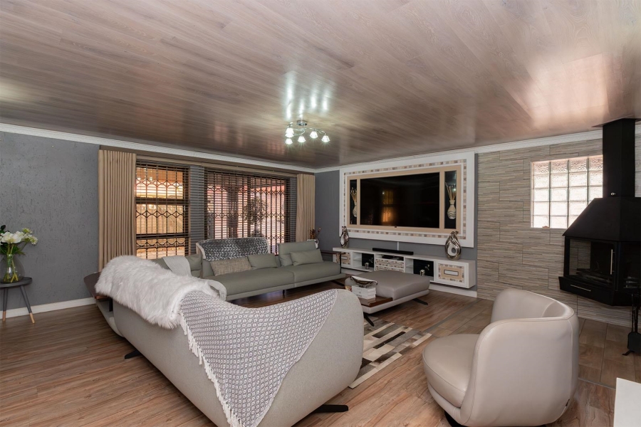 4 Bedroom Property for Sale in Birchleigh North Gauteng