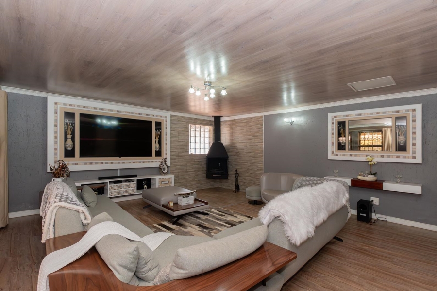 4 Bedroom Property for Sale in Birchleigh North Gauteng